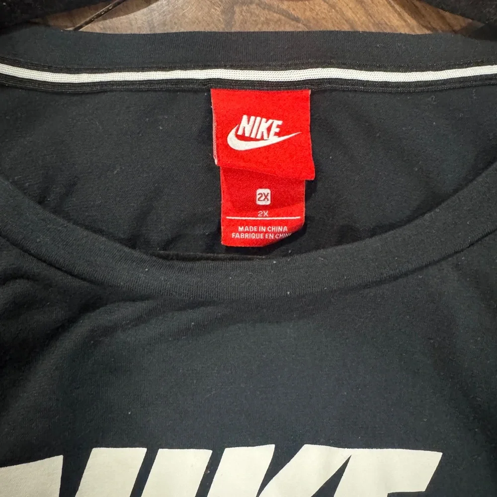 Nike Two t-shirt bundle. Both Men’s 2XL. Worn but in good condition. - Picture 4 of 8